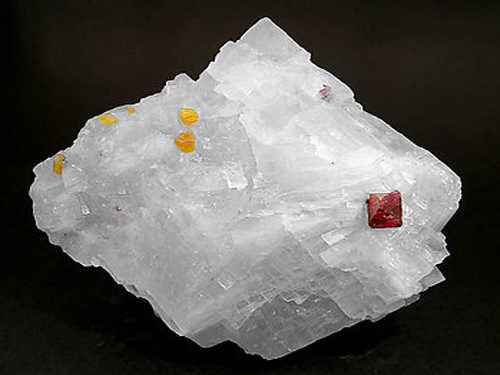 O Significado das Pedras Brancas: Descubra a Energia e Simbolismo Destas Gemas Preciosas Mineral Norbergita, significado das pedras
