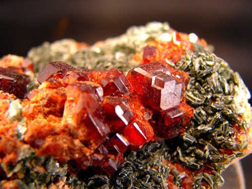 Mineral Piropo, significado das pedras