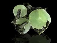 Jóias que Brilham com Energia Verde: Descubra o Significado das 5 Pedras Preciosas Mais Cobiçadas significado do Prehnita