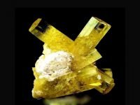 Guia Definitivo para Purificar Seus Cristais e Recarregar Sua Vibração Natural de Forma Segura Pedra berilo Heliodor