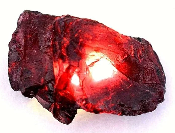 O que é o painita, a pedra preciosa mais rara do mundo