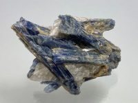 PEDRA CIANITA: SUA HISTÓRIA, ORIGEM E COMPOSIÇÃO, E SUAS PROPRIEDADES E VIRTUDES LITOTERÁPICAS