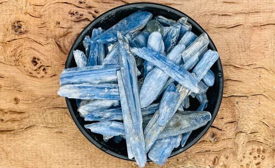 Cianita azul, pedras poderosas, pedras energeticas, significado das pedras